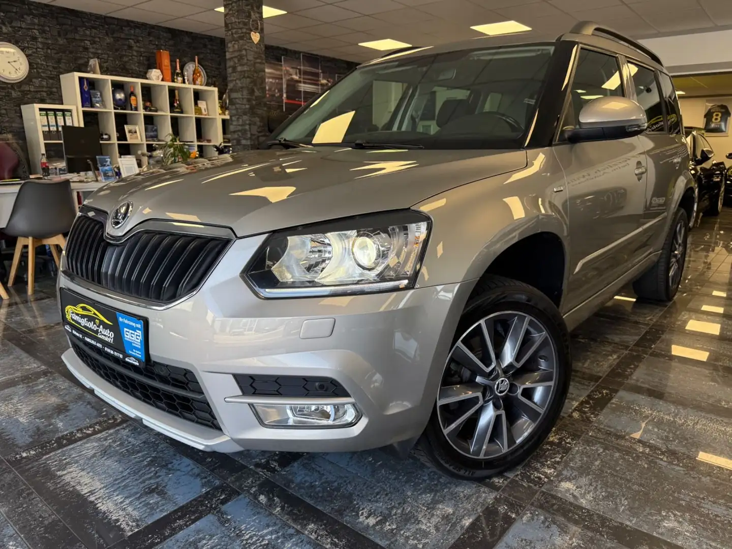 Skoda Yeti Drive*Automatik*Navi*Tempo*Xenon*AHK* Beige - 1
