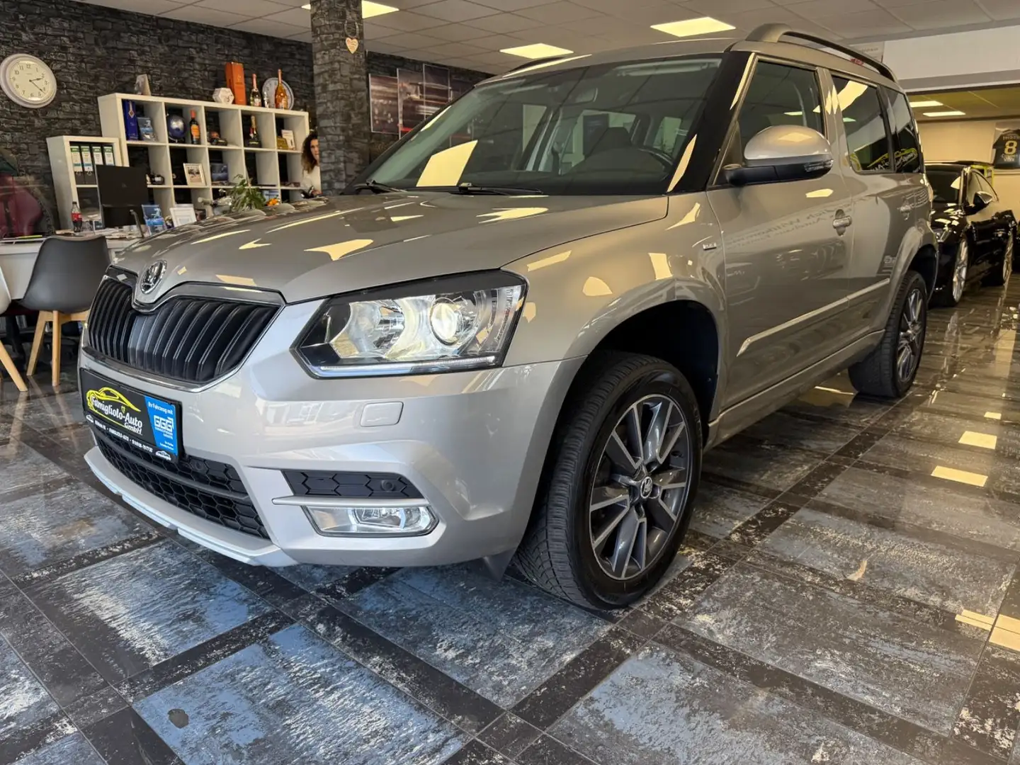 Skoda Yeti Drive*Automatik*Navi*Tempo*Xenon*AHK* Beige - 2