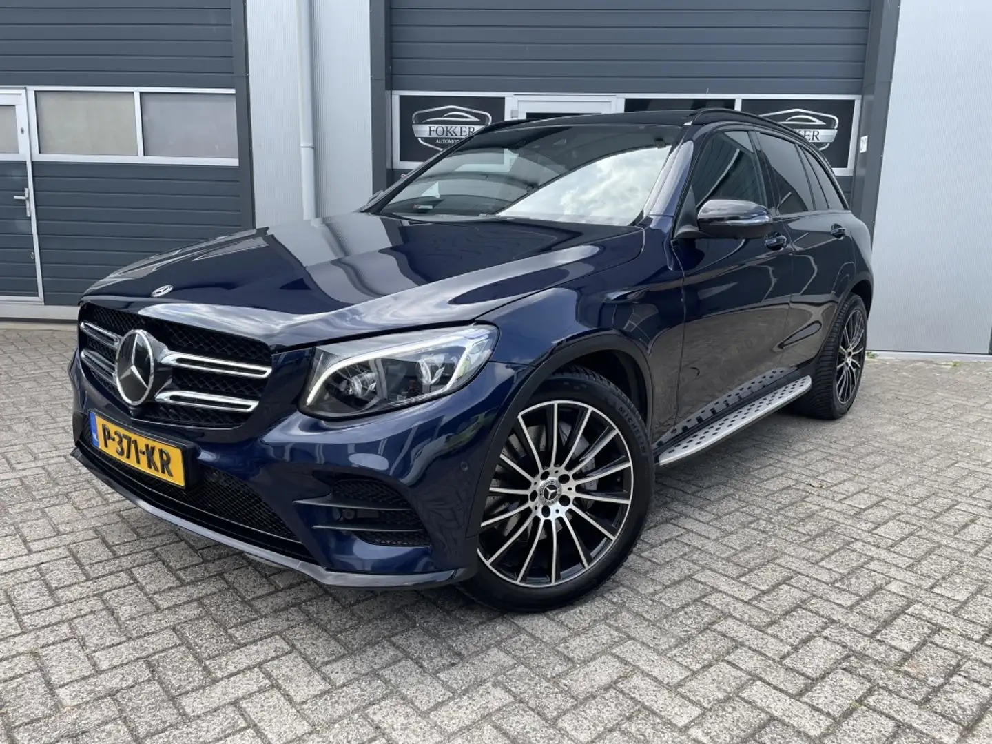 Mercedes-Benz GLC 250 4MATIC Pr. Plus AMG Carplay Pano Burmester Trekhaa Blauw - 1