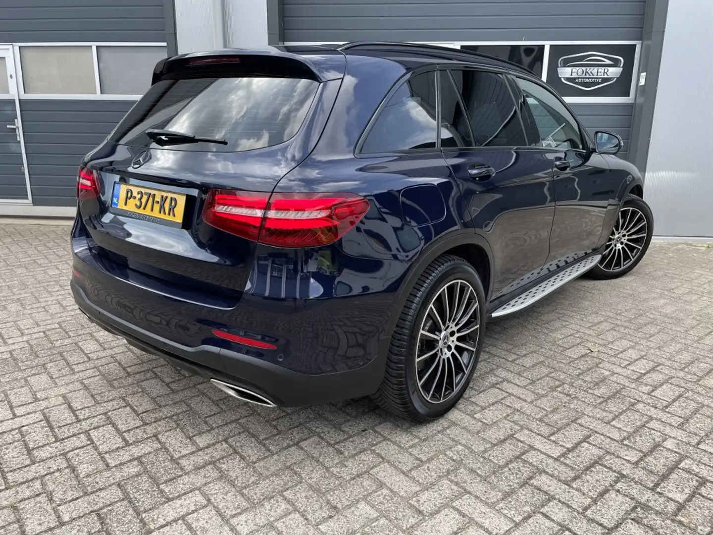 Mercedes-Benz GLC 250 4MATIC Pr. Plus AMG Carplay Pano Burmester Trekhaa Blauw - 2