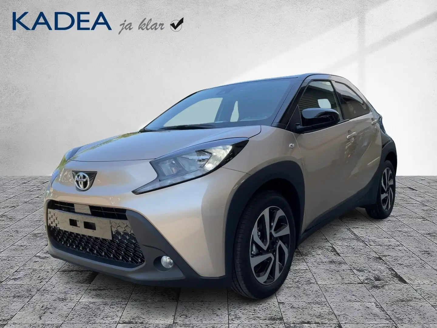 Toyota Aygo 1.0 Teamplayer +FLA SpurH KAM ACC Schwarz - 2