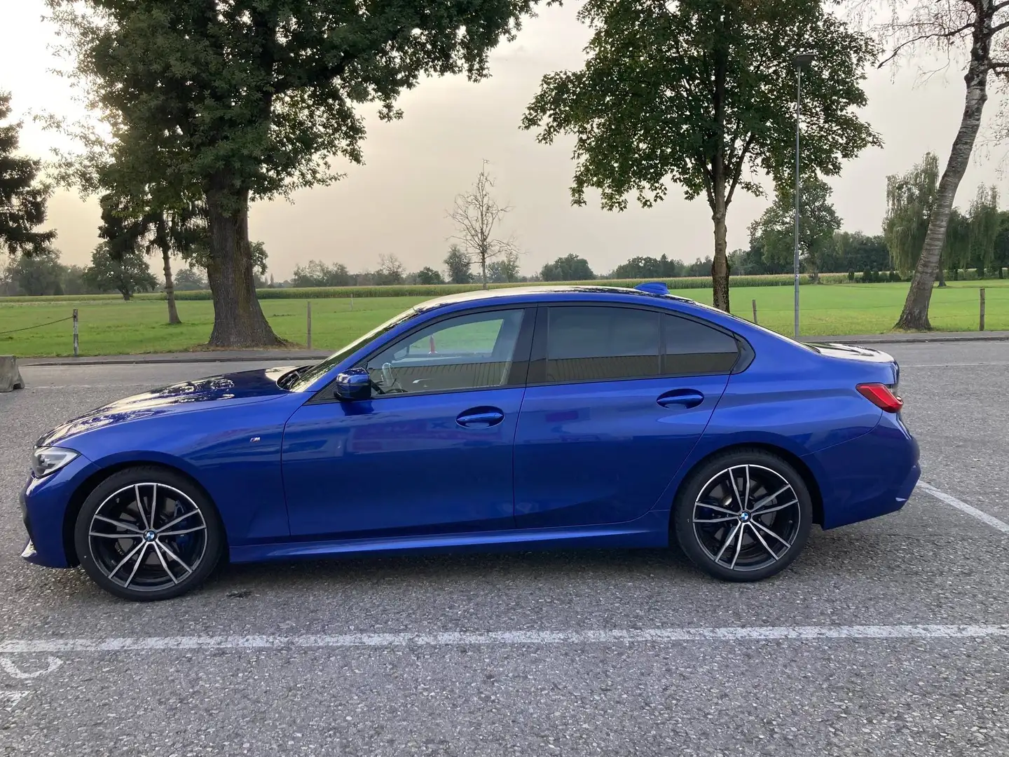 BMW 320 320d xDrive Aut. M-Sport Blau - 2