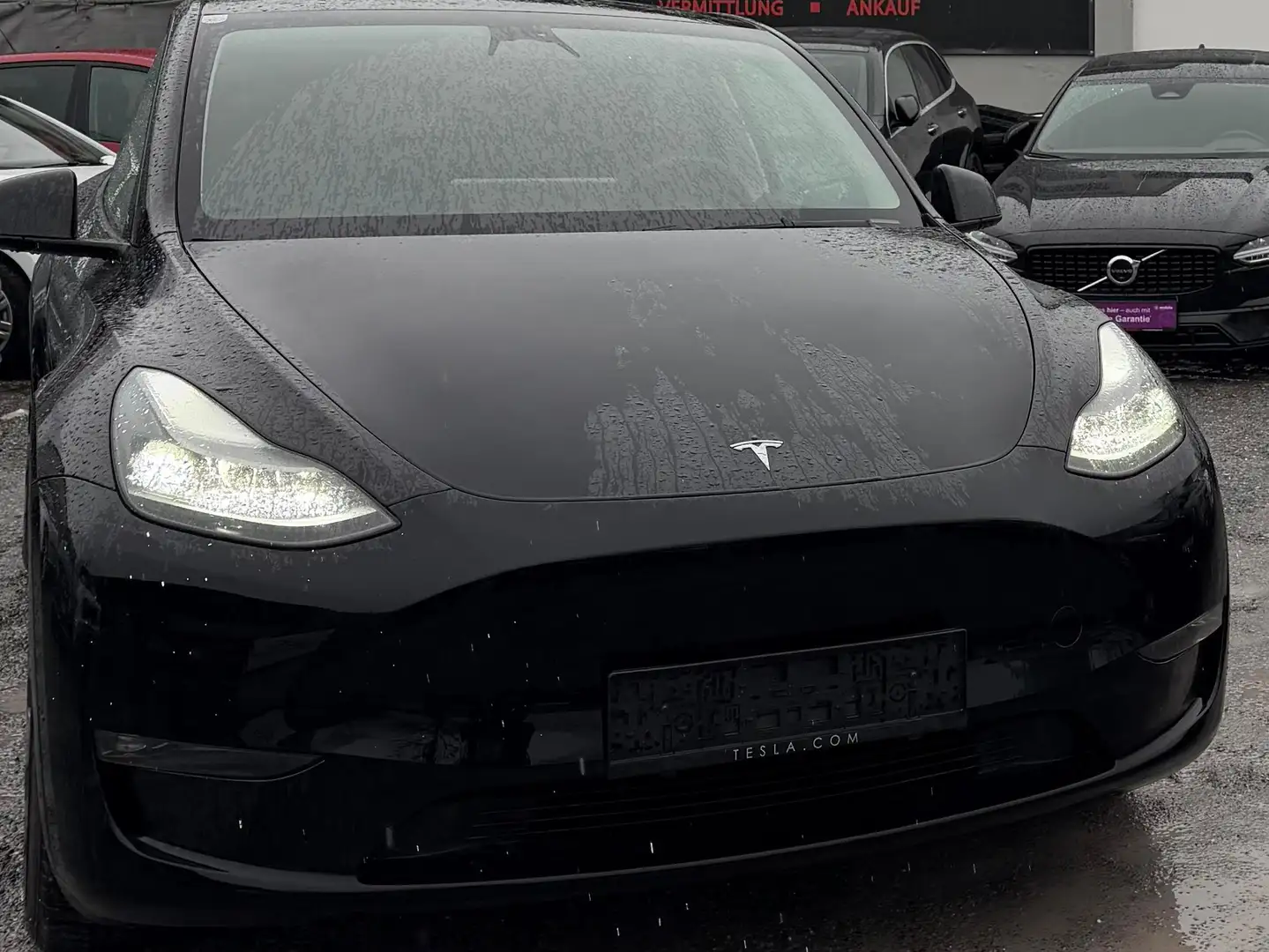 Tesla Model Y Long Range Dual AWD Schwarz - 2