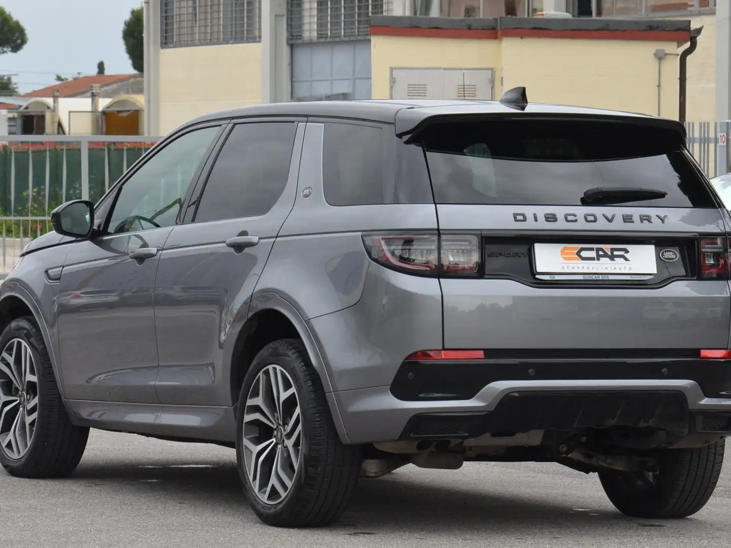 Land Rover Discovery Sport 2.0 TD4 163 CV AWD Auto R-Dynamic SE Grijs - 2