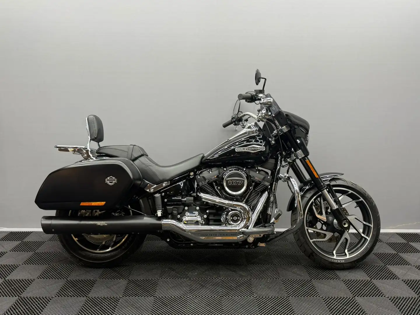 Harley-Davidson Sport Glide 107 Zwart - 2