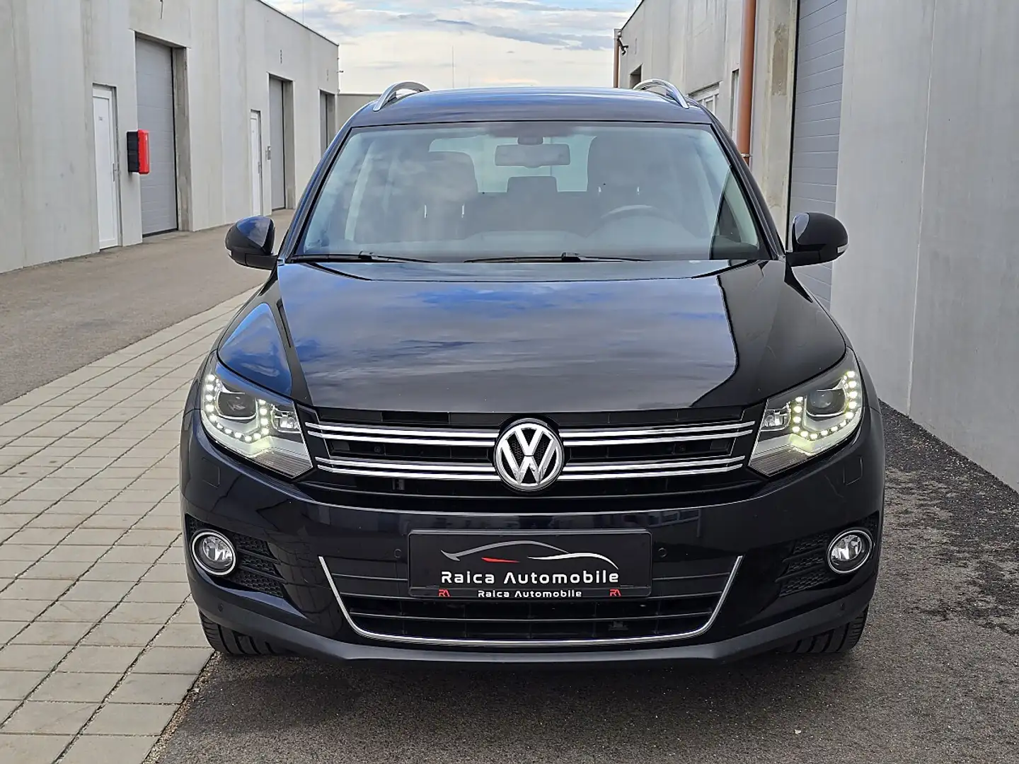 Volkswagen Tiguan Lounge *1.Besitz *LED *AHK *SOS *360° *Pickerl NEU Schwarz - 2