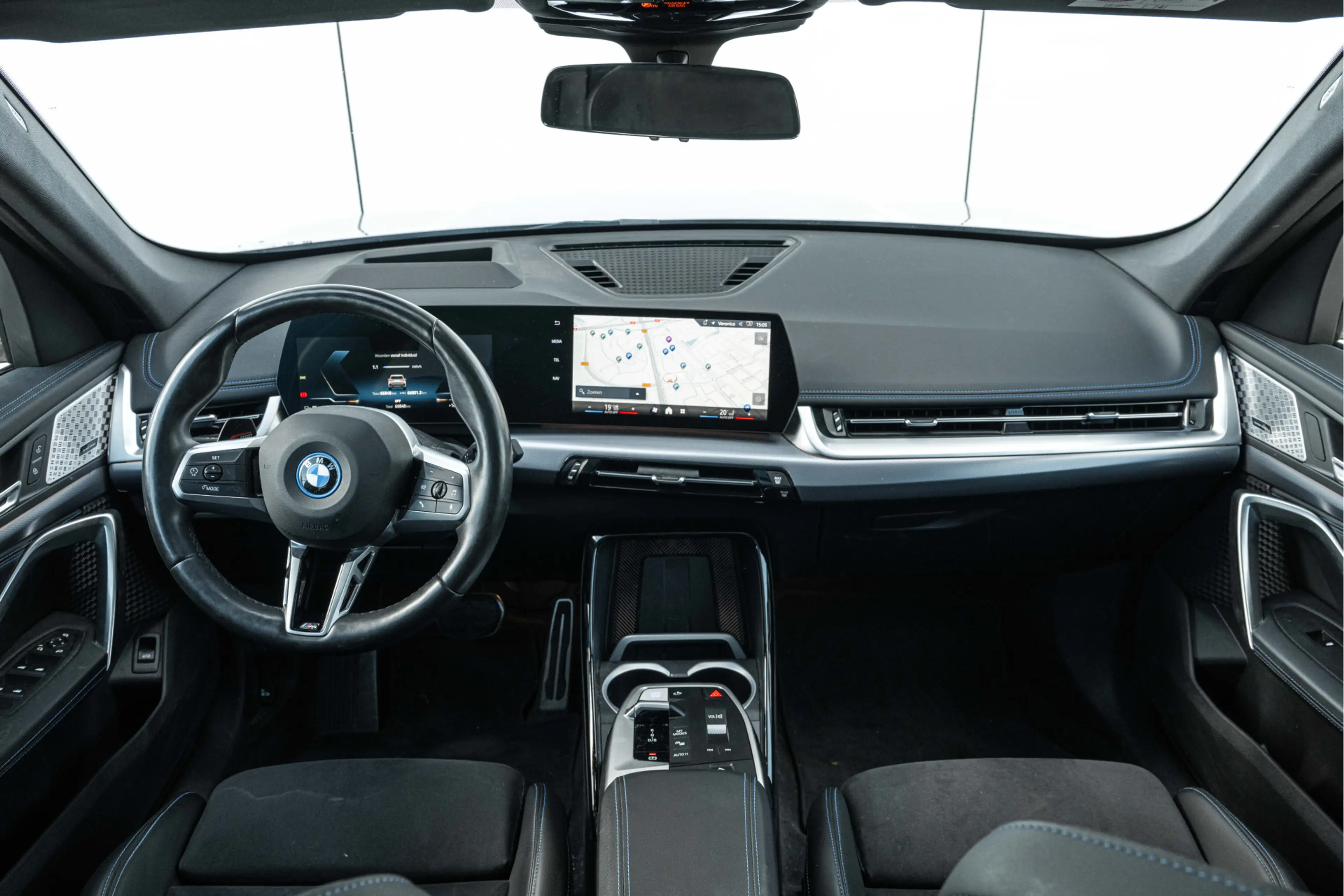 BMW iX1 eDrive20 M sport / Panoramadak / Sportstoelen / Ad — photo 3