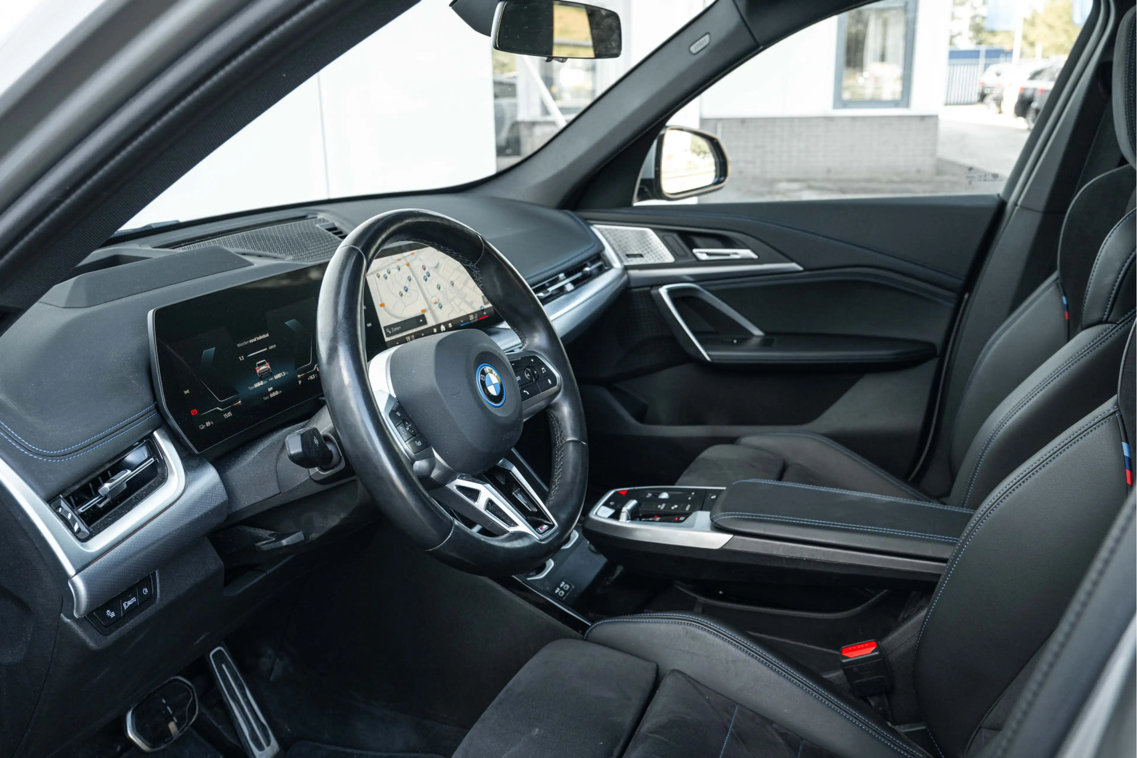 BMW iX1 eDrive20 M sport / Panoramadak / Sportstoelen / Ad — photo 5