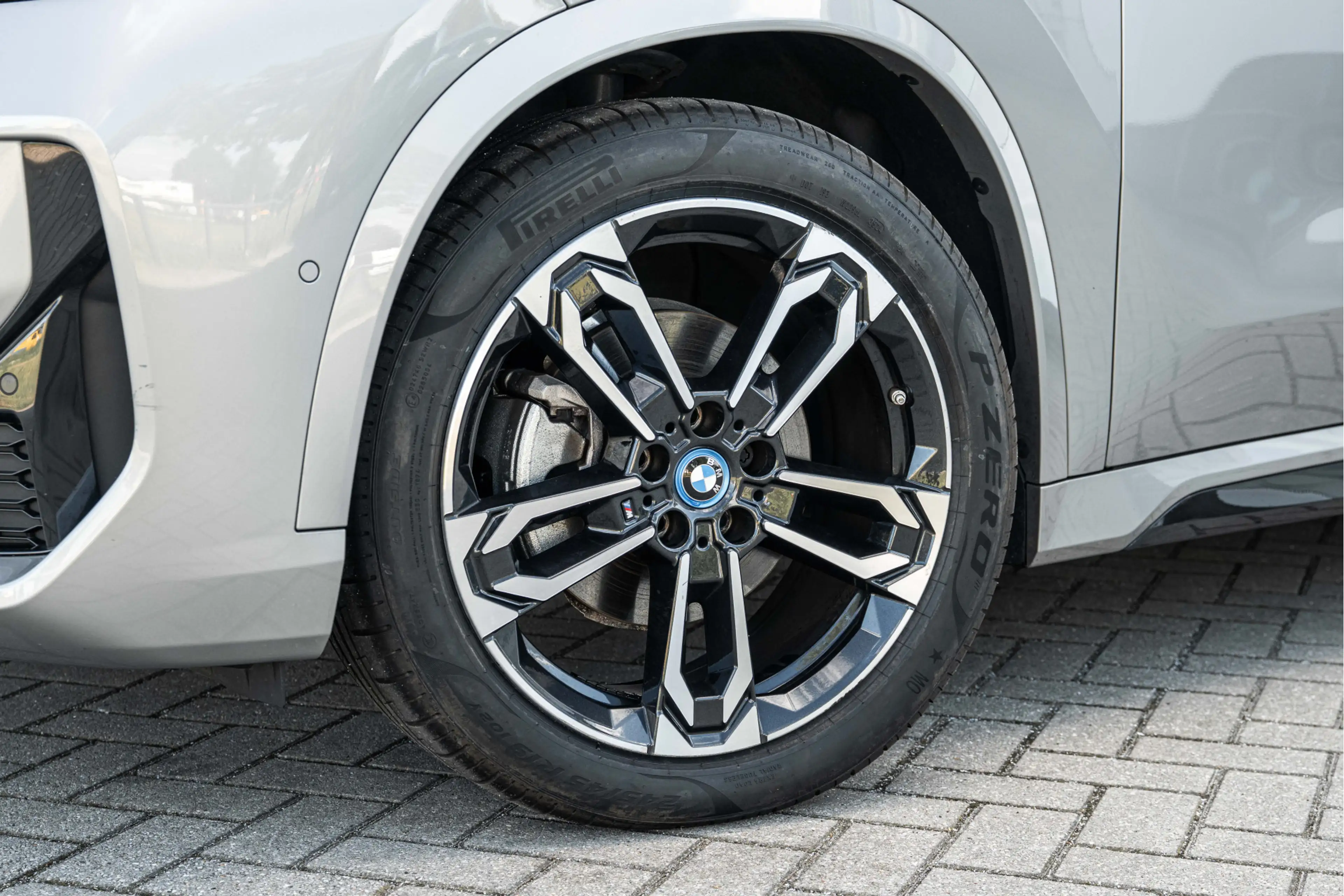 BMW iX1 eDrive20 M sport / Panoramadak / Sportstoelen / Ad — photo 14