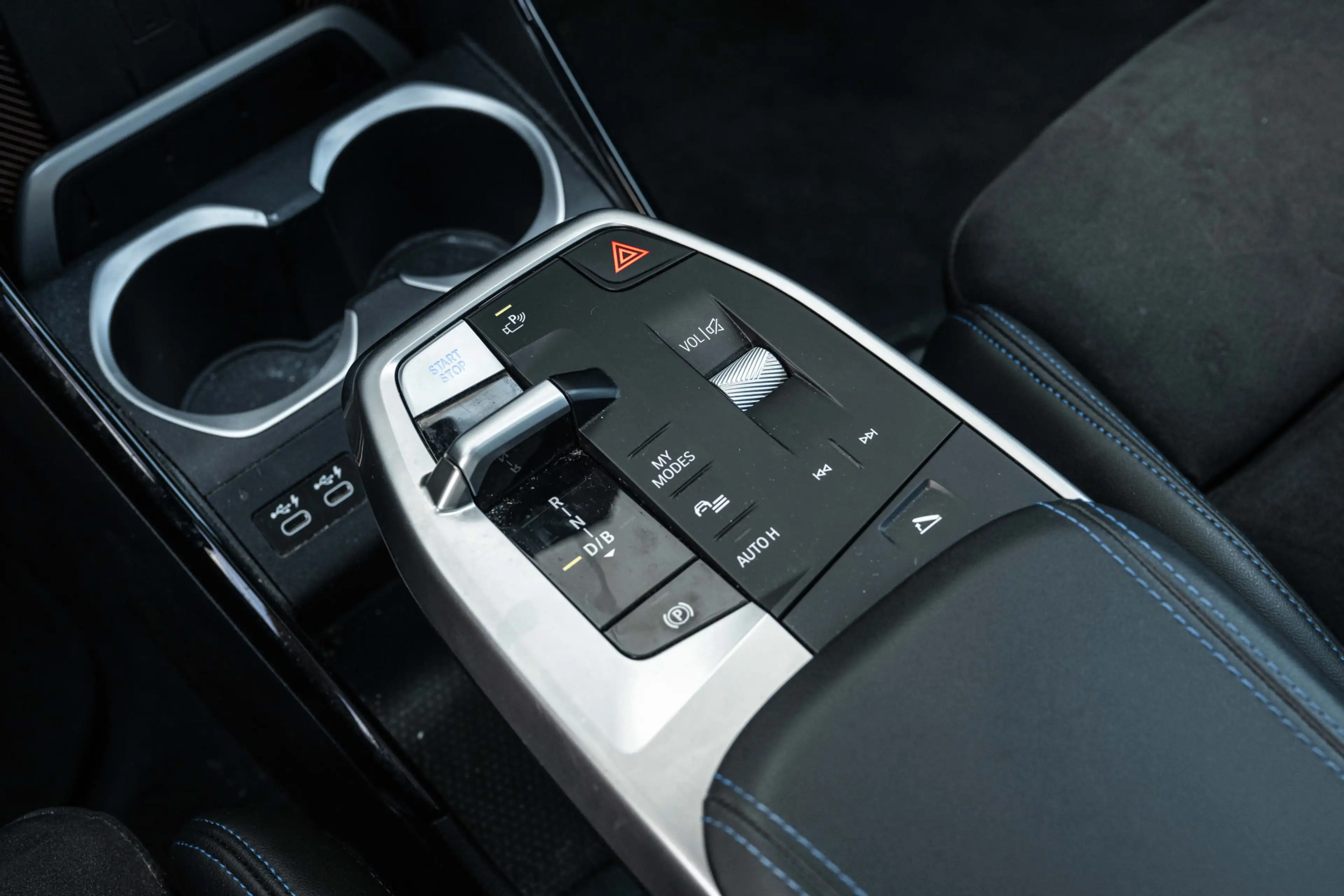 BMW iX1 eDrive20 M sport / Panoramadak / Sportstoelen / Ad — photo 13