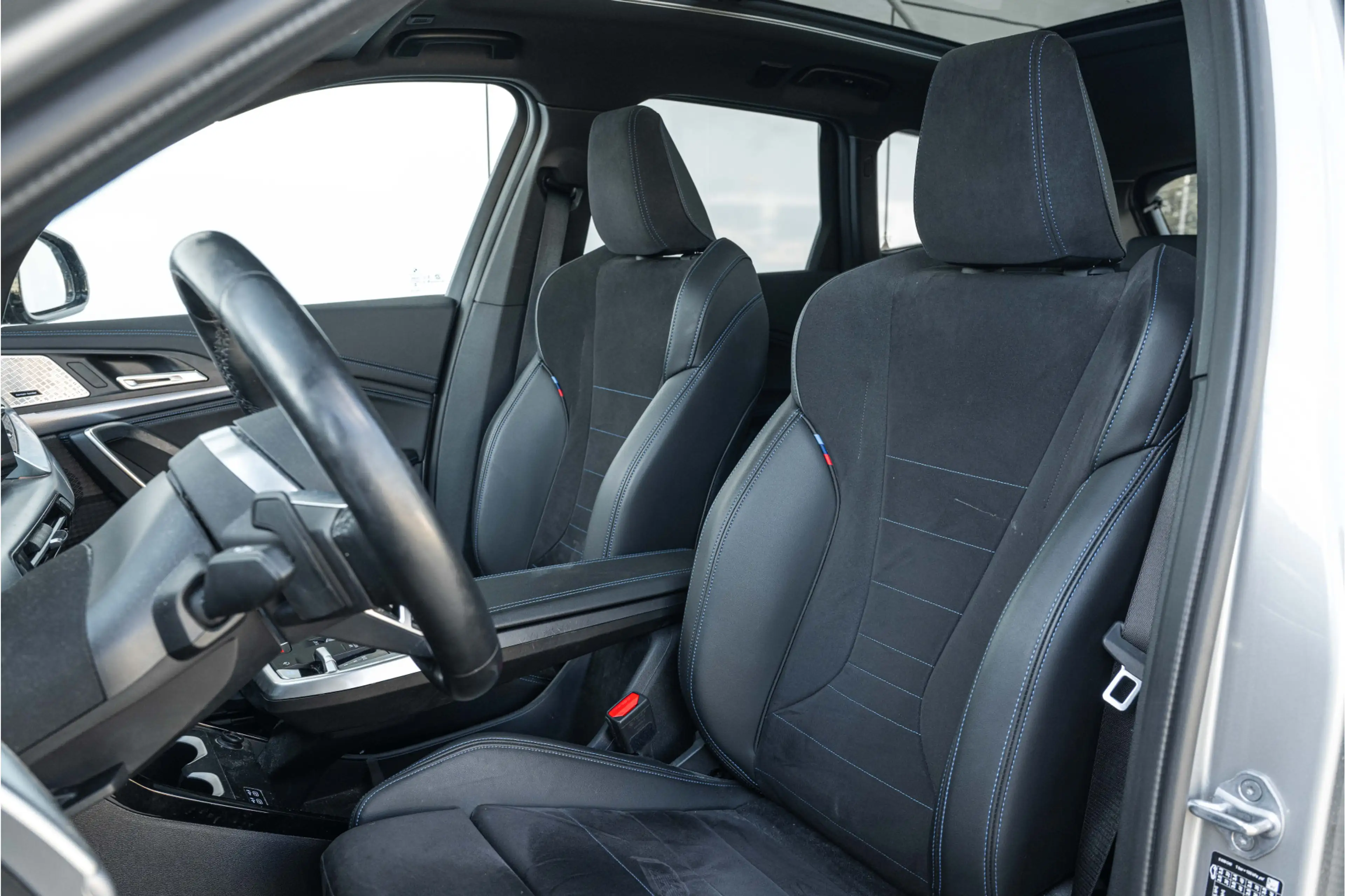 BMW iX1 eDrive20 M sport / Panoramadak / Sportstoelen / Ad — photo 4