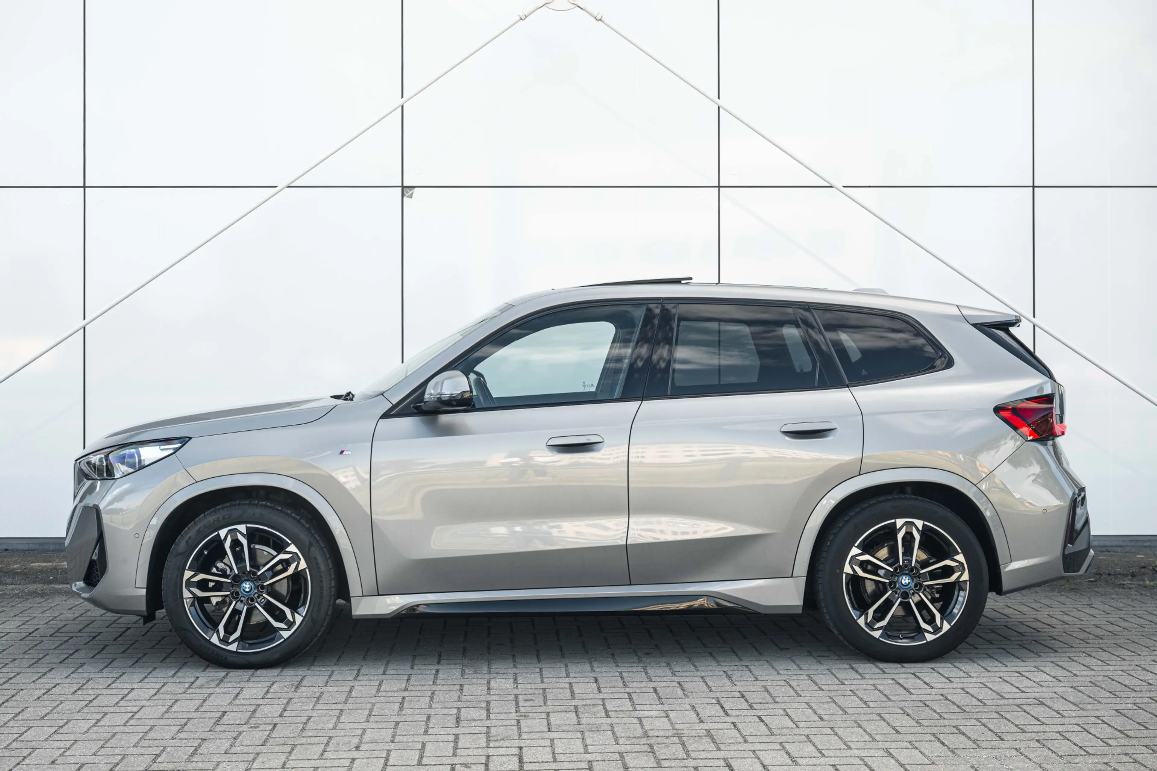 BMW iX1 eDrive20 M sport / Panoramadak / Sportstoelen / Ad — photo 6