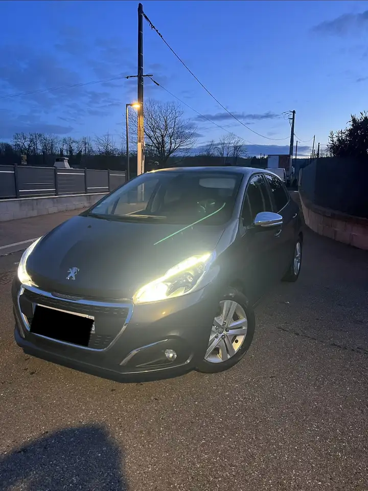 Peugeot 208 PureTech 82ch S\u0026S BVM5 Signature