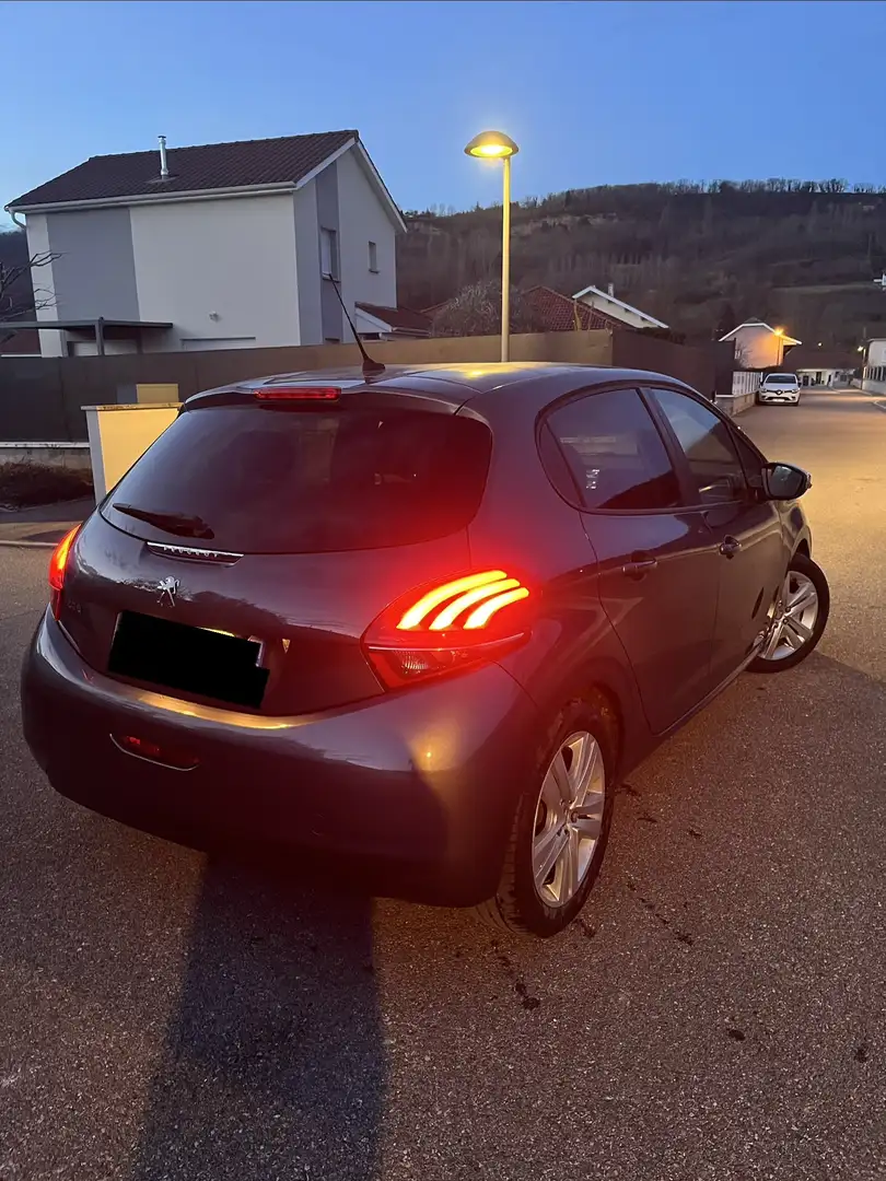 Peugeot 208 PureTech 82ch S&S BVM5 Signature - 2