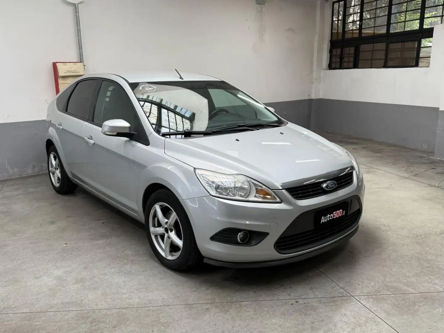 Ford Focus + 1.6 Ti-VCT (115CV) 5p. Silber - 2