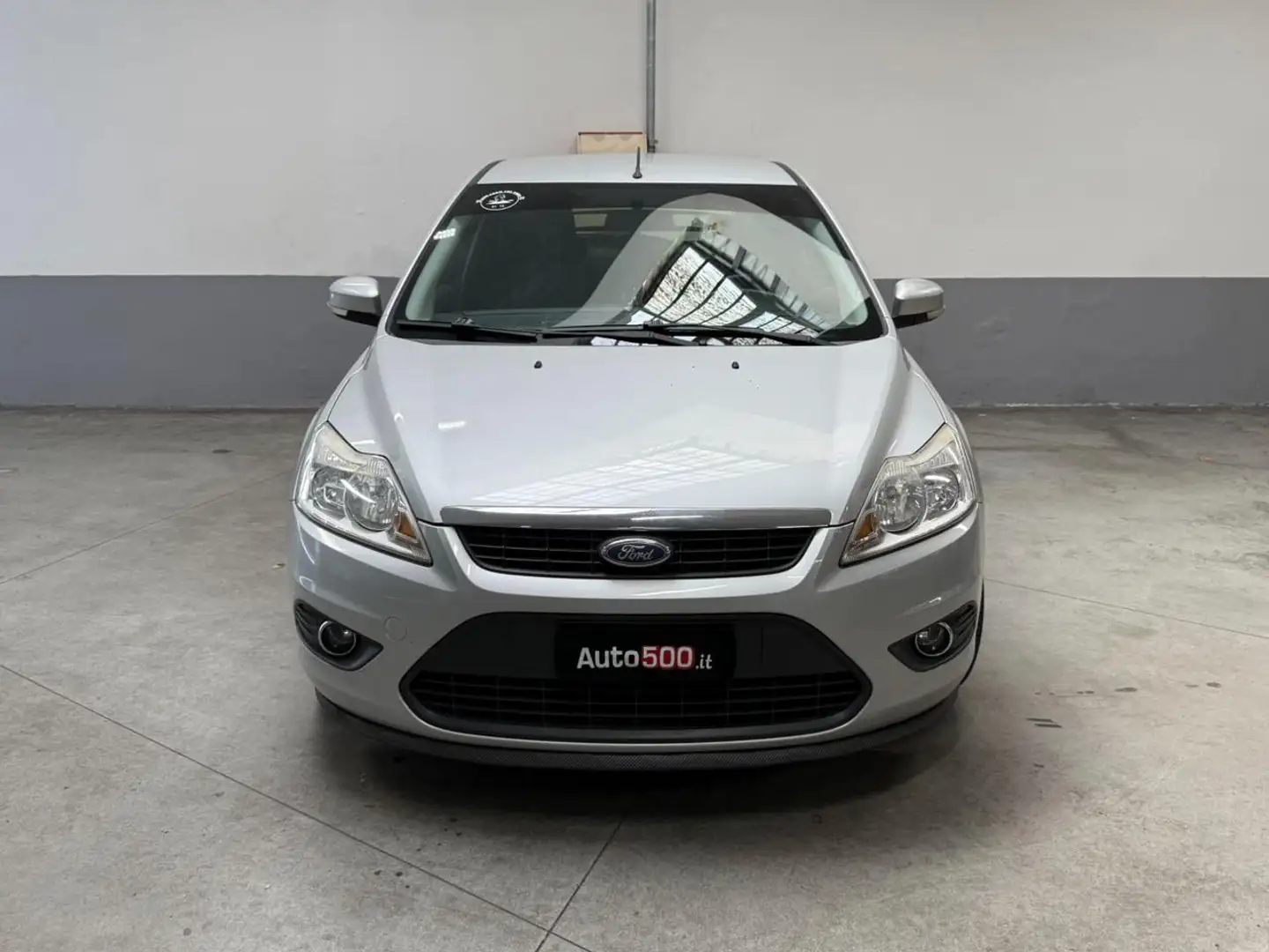 Ford Focus + 1.6 Ti-VCT (115CV) 5p. Silber - 1