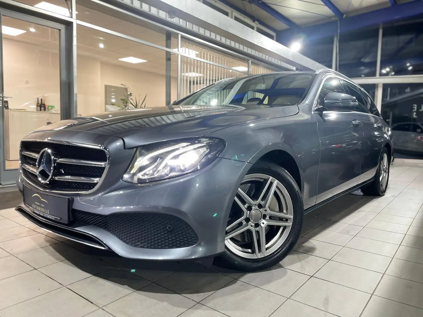 Mercedes-Benz E 300 E300 T Avantgarde 9G-Tronic LED AHK KAMERA Gris - 2
