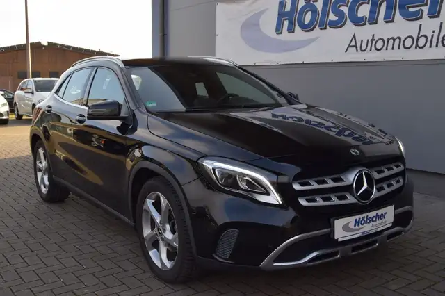 Mercedes-Benz GLA 180 !AUTOM!,AHK,Nav,Leder,Kam,Xenon,Parks,V&H