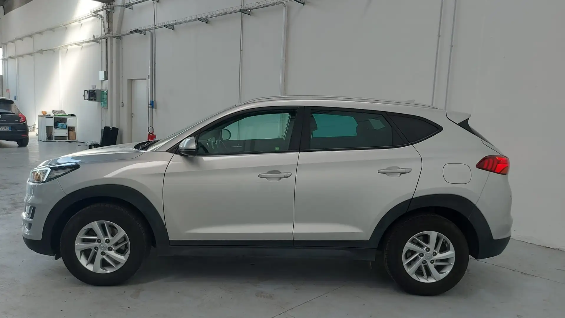 Hyundai TUCSON 1.6 crdi Xprime Safety Pack 4wd 136cv dct GC275 Gris - 2