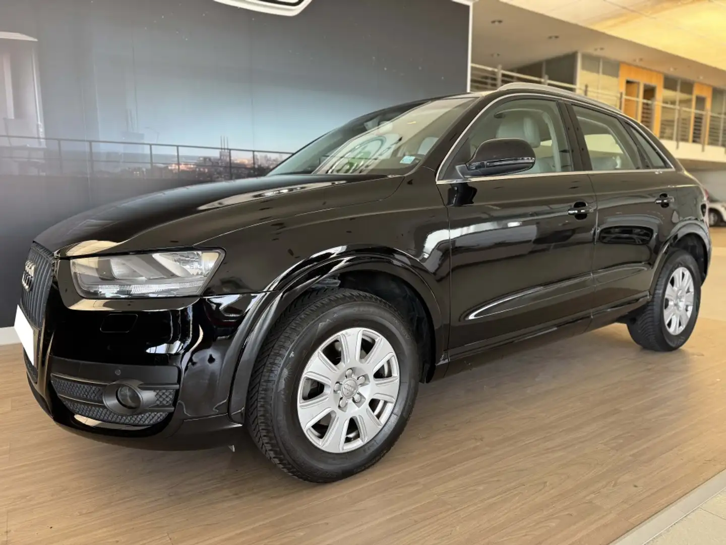 Audi Q3 2.0TDI Ambiente quattro Noir - 1