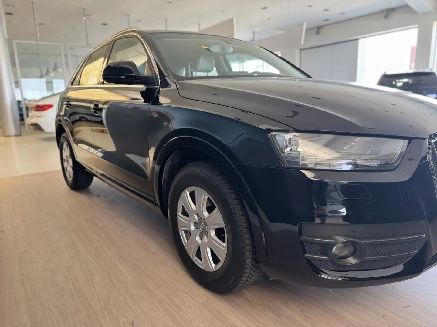 Audi Q3 2.0TDI Ambiente quattro Noir - 2