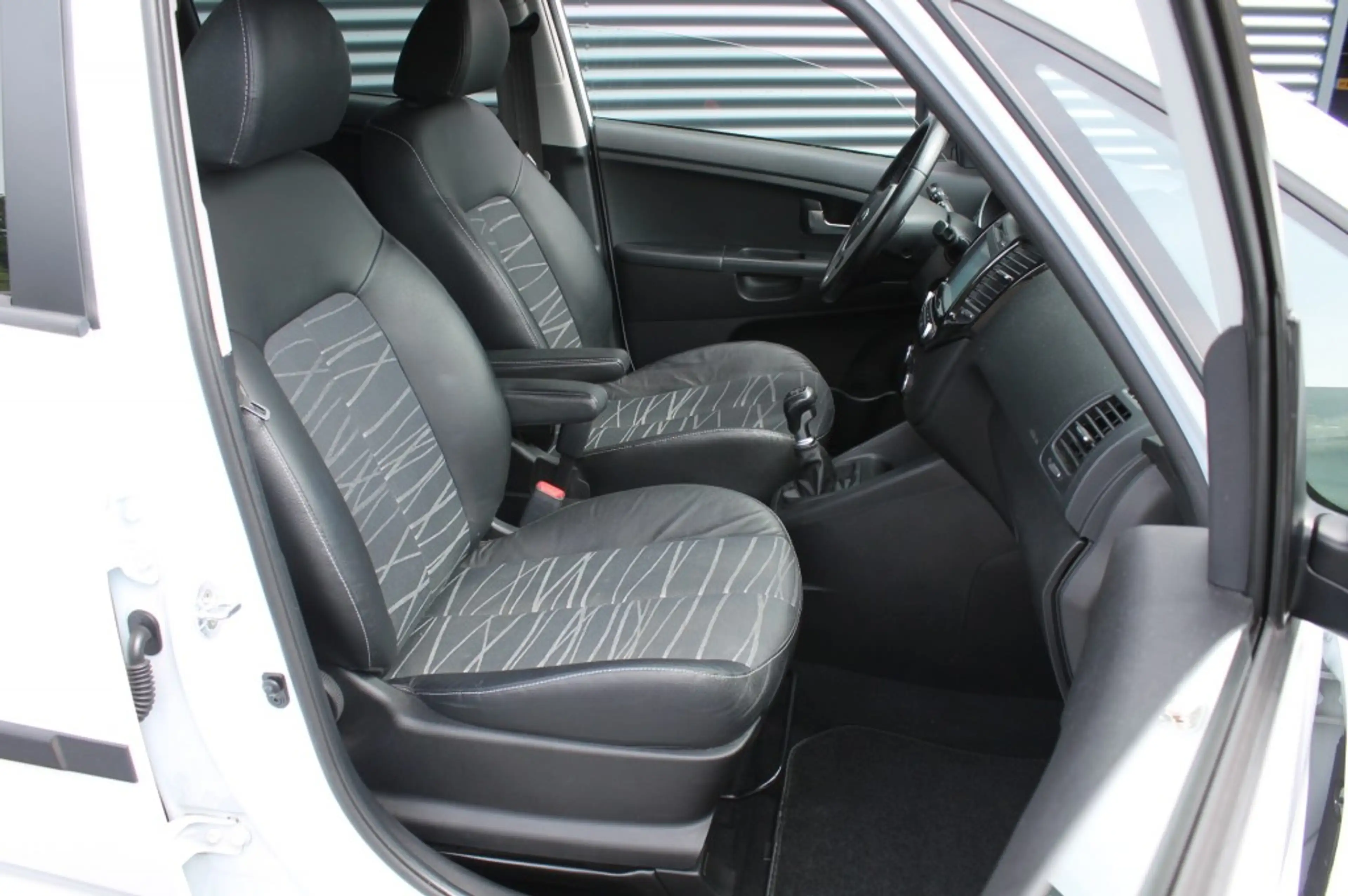 Kia Venga 1.4 CVVT Dynamic Plus Line Navigatie - 1e Eigenaar — photo 4
