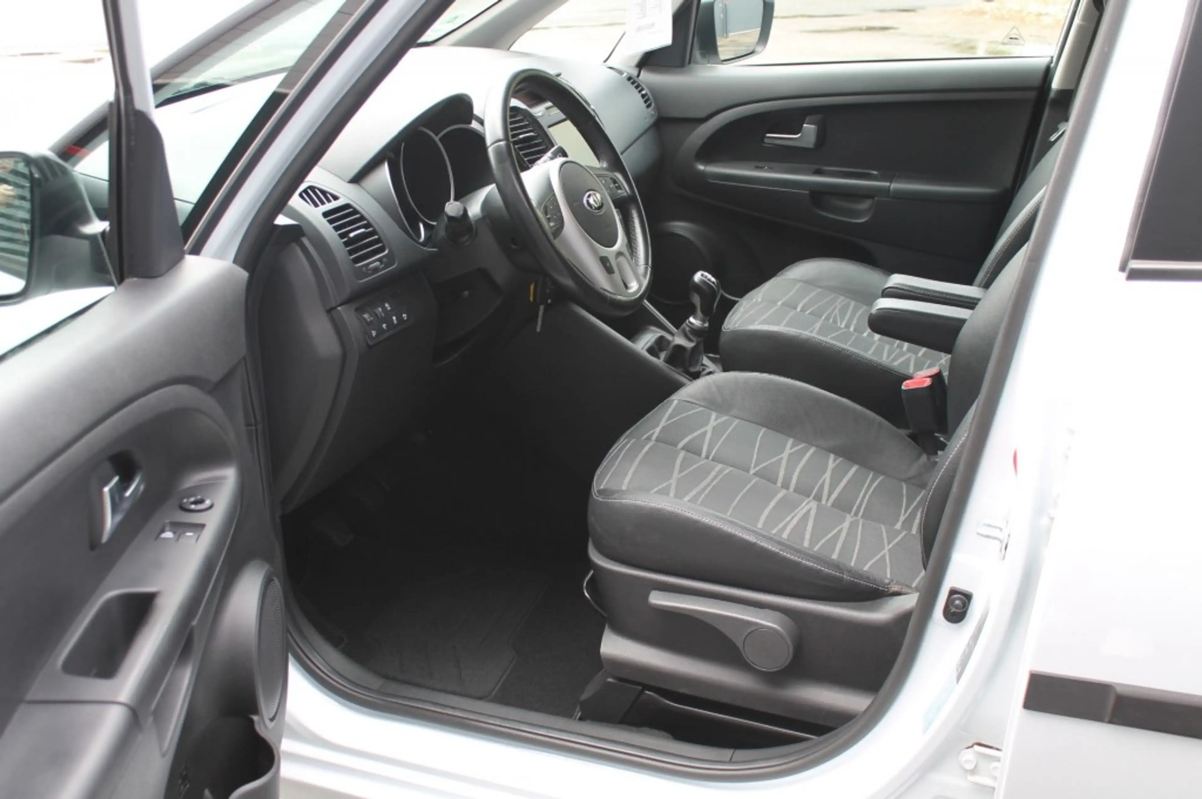 Kia Venga 1.4 CVVT Dynamic Plus Line Navigatie - 1e Eigenaar — photo 2