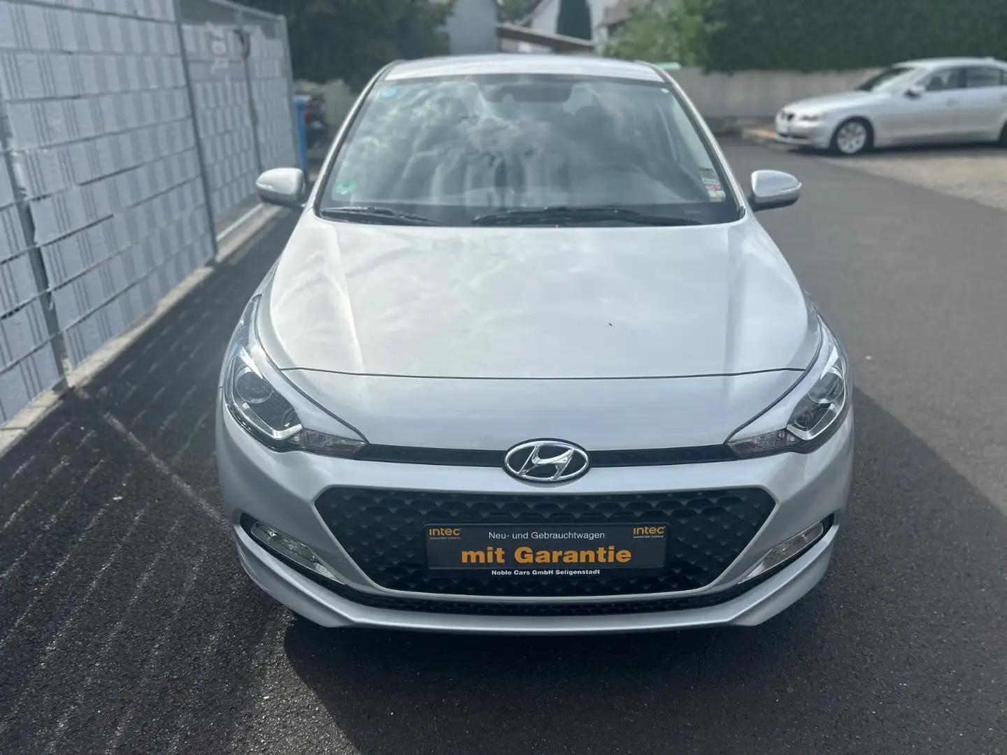 Hyundai i20 Trend*AUT*SHZ*LHZ* Silber - 2