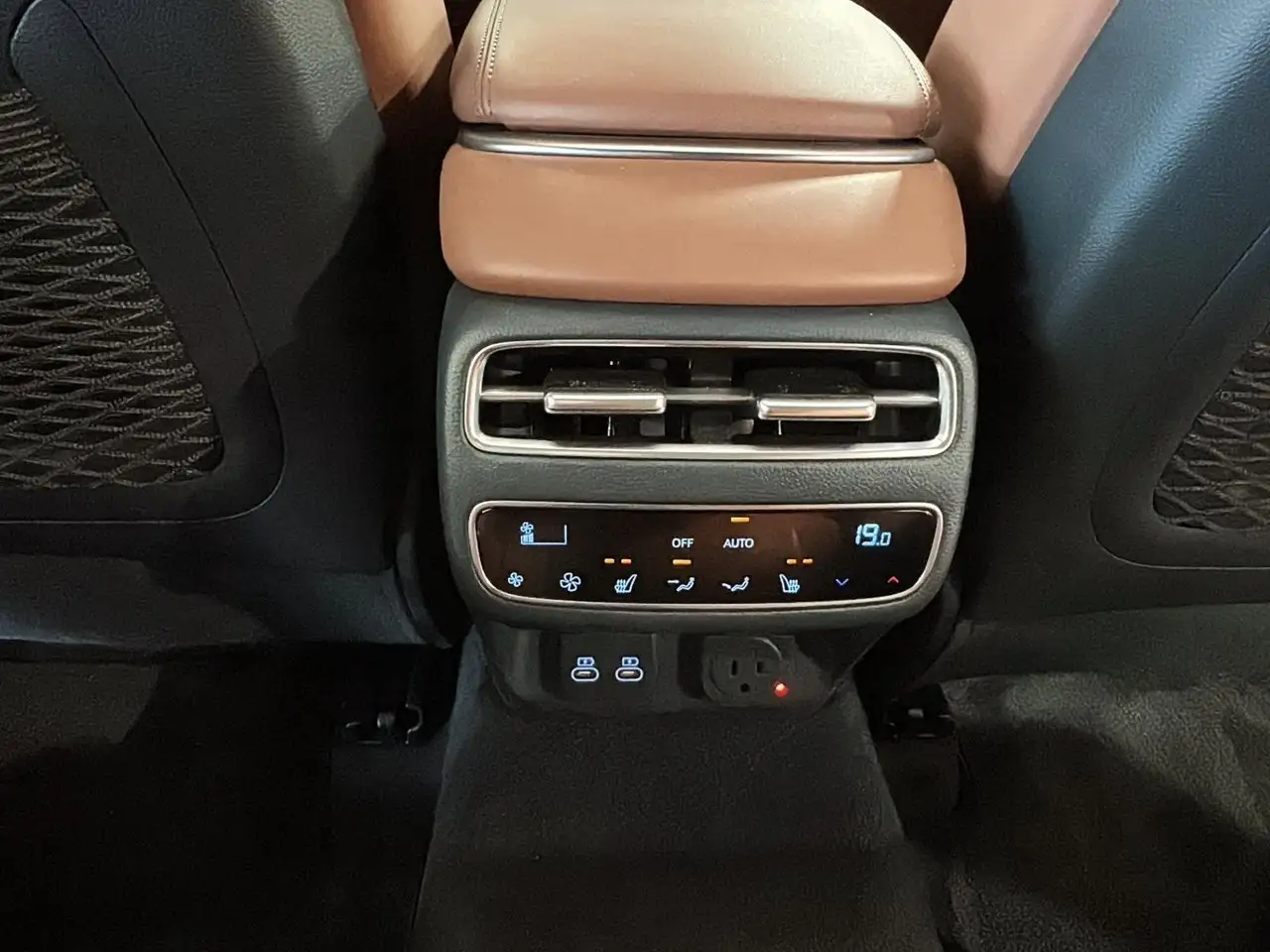 Genesis GV70 снимка Genesis GV70