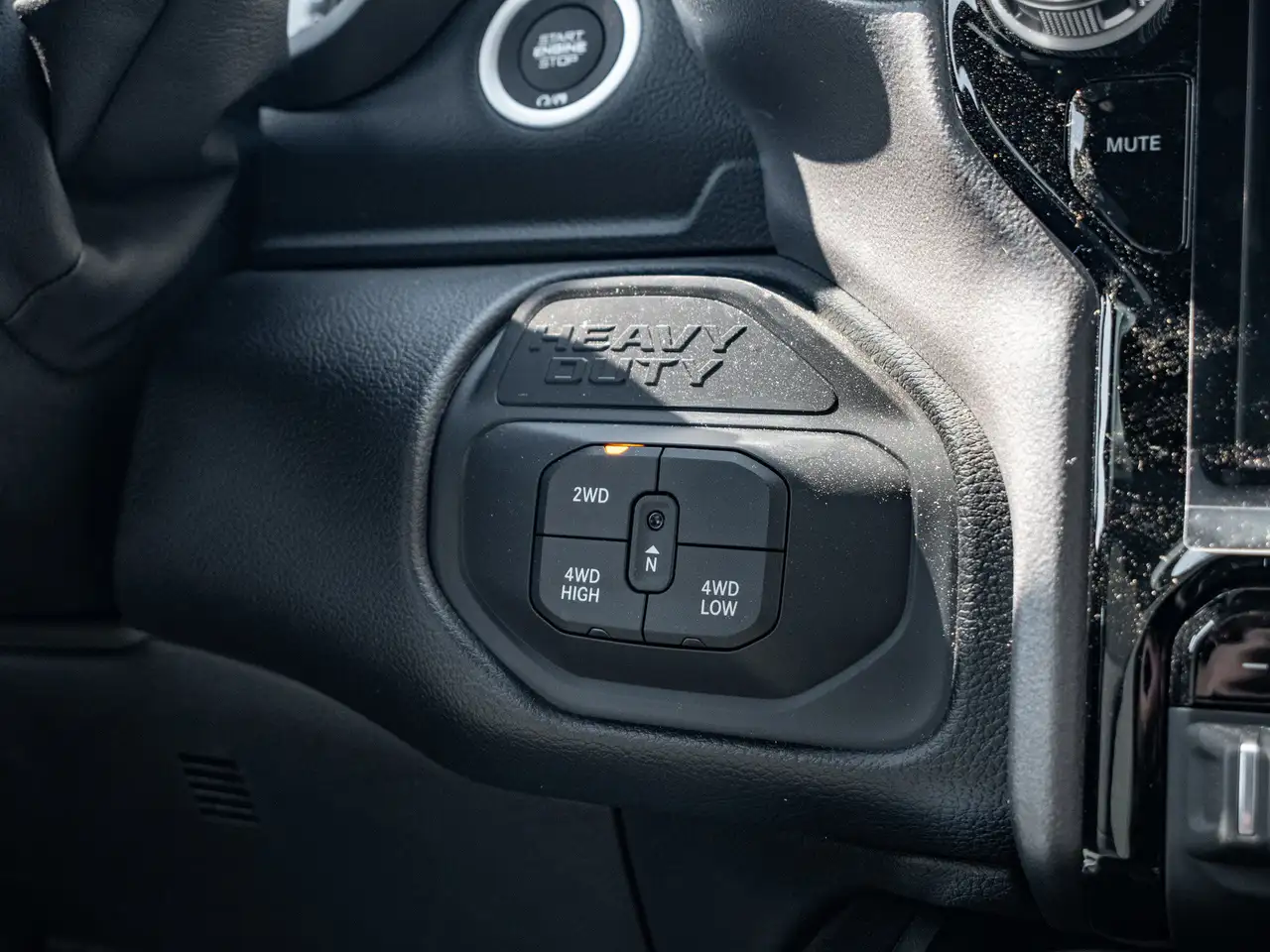 RAM 2500 снимка RAM 2500