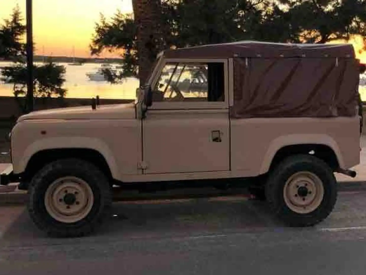 Land Rover Defender Defender 90TDI Techo Lona Beige - 1