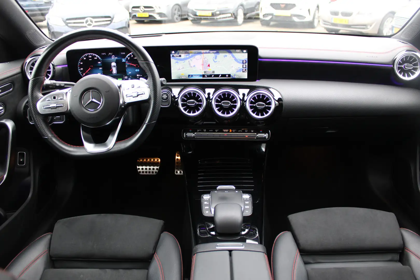 Mercedes-Benz CLA 250 Shooting Brake 250e Premium Plus AMG NIGHT PANORAM Blauw - 2