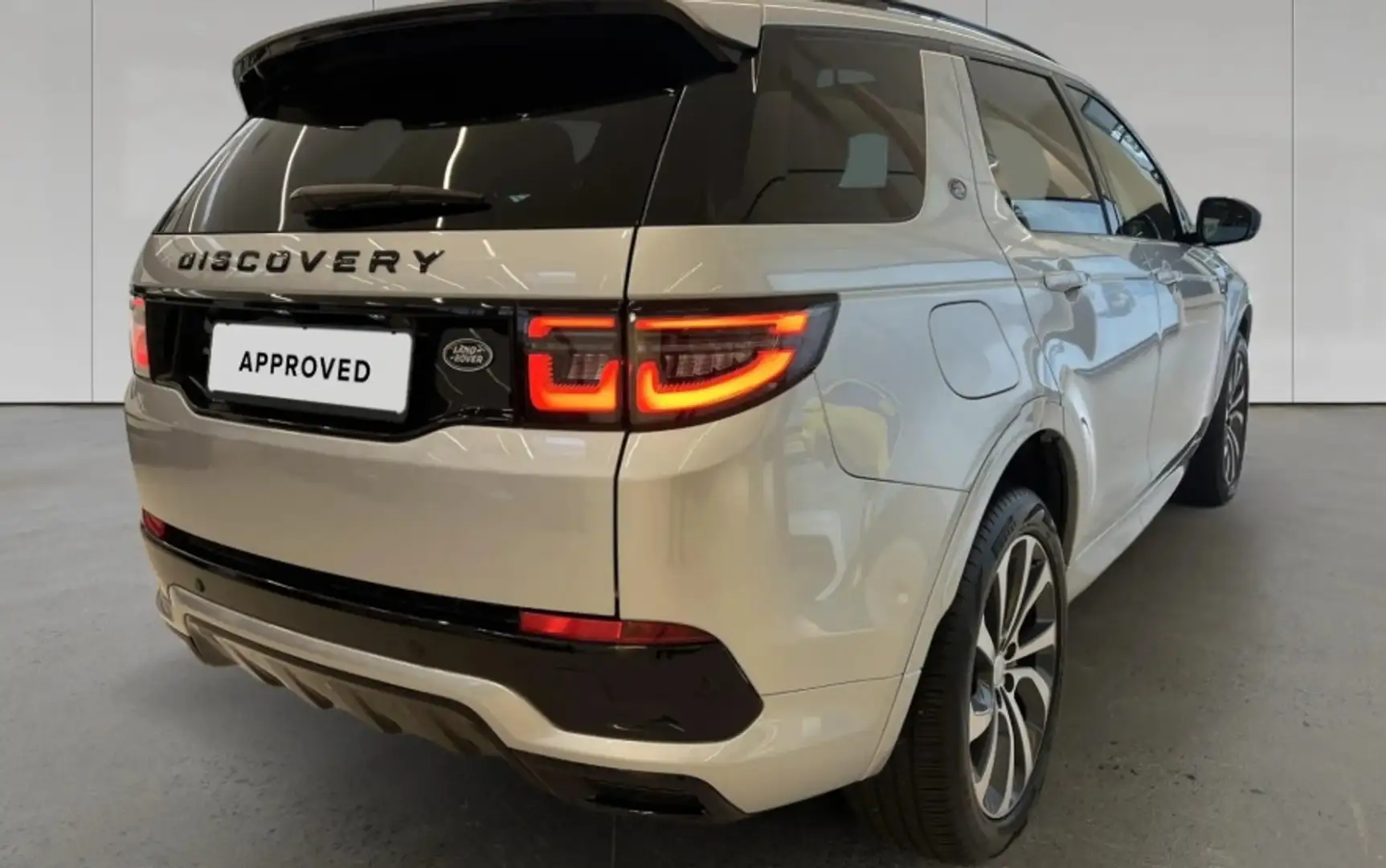 Land Rover Discovery Sport P300e R-Dynamic S Zilver - 2
