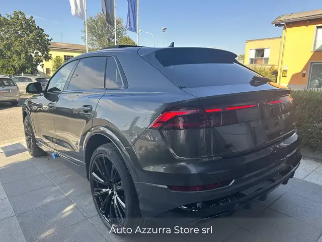 Audi Q8 view 6