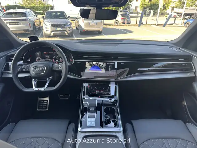 Audi Q8 view 11
