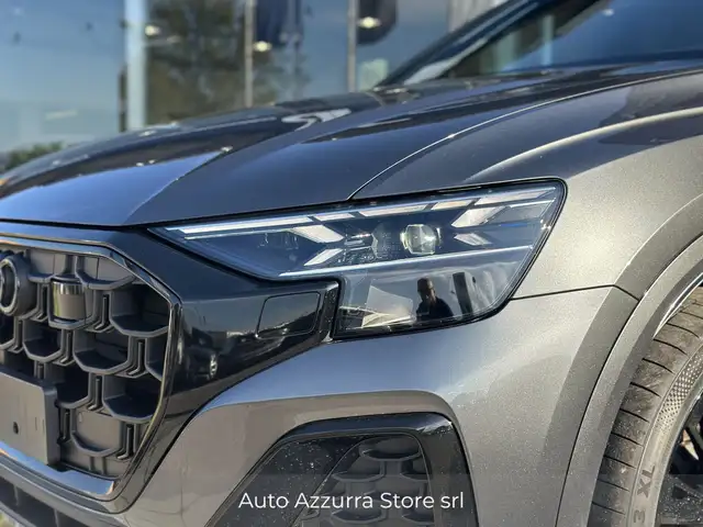 Audi Q8 view 15