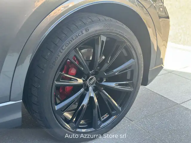 Audi Q8 view 7