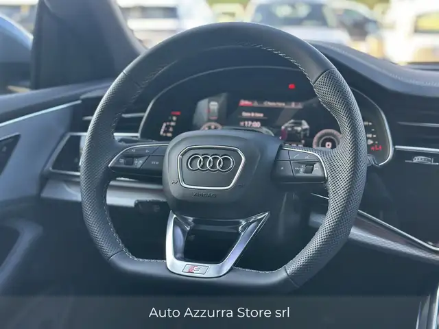Audi Q8 view 12