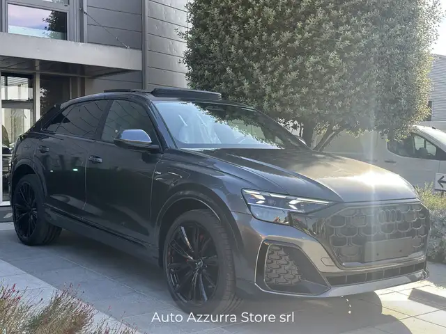 Audi Q8 view 3