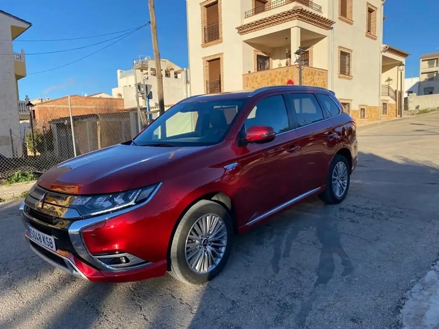 Mitsubishi Outlander PHEV Kaiteki 4WD Красный - 2