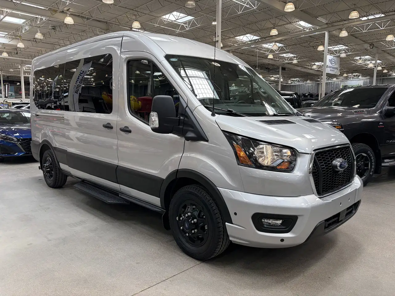 Ford Transit Passenger Wagon снимка Ford Transit Passenger Wagon