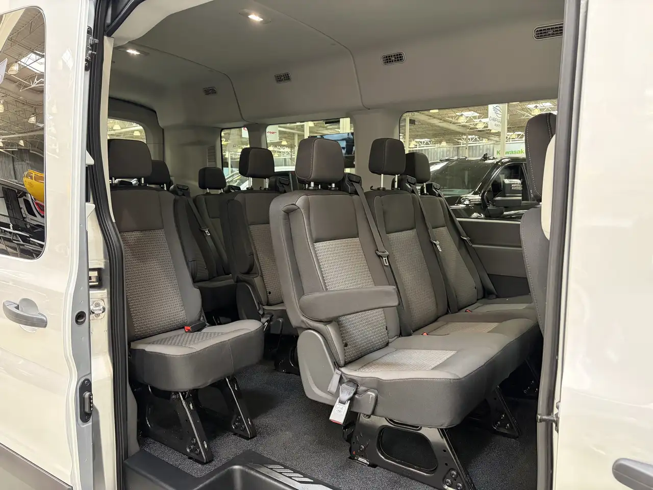 Ford Transit Passenger Wagon снимка Ford Transit Passenger Wagon
