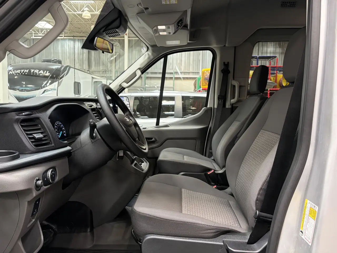 Ford Transit Passenger Wagon снимка Ford Transit Passenger Wagon