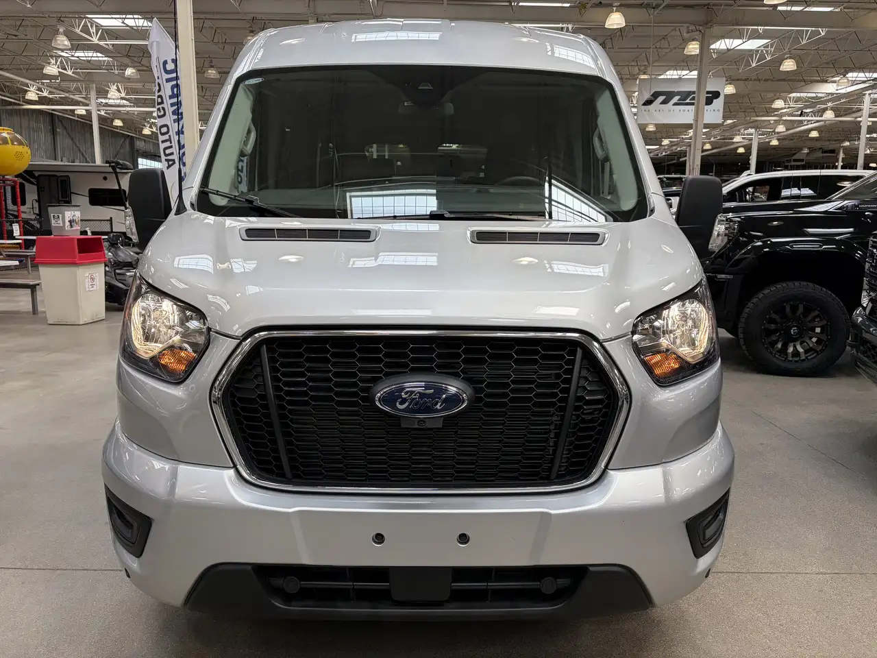 Ford Transit Passenger Wagon снимка Ford Transit Passenger Wagon