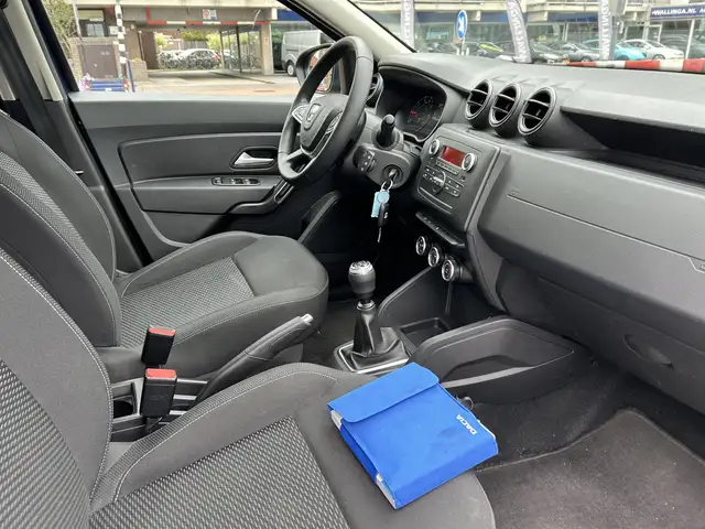 Dacia Duster view 3