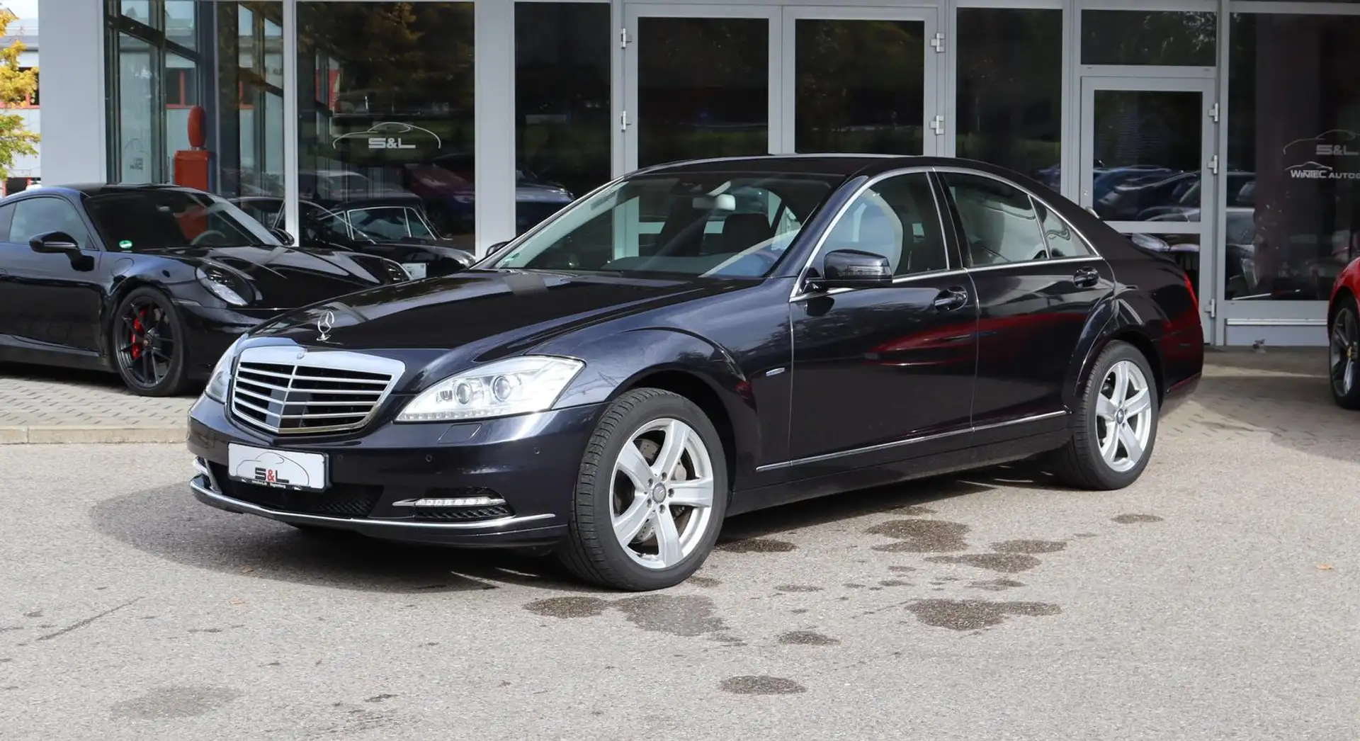 Mercedes-Benz 4Matic Distronic/Sitzbelüftung Schwarz - 1