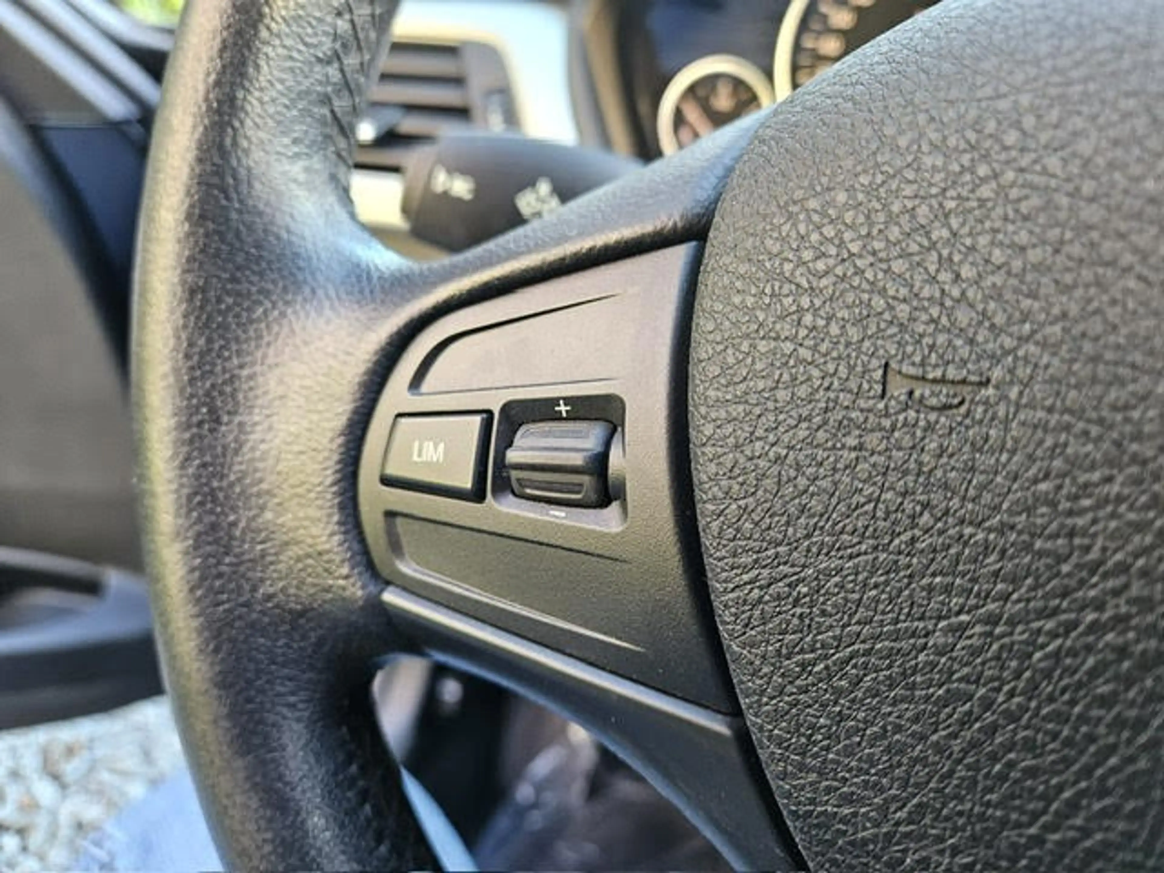 BMW 318 318i — photo 15