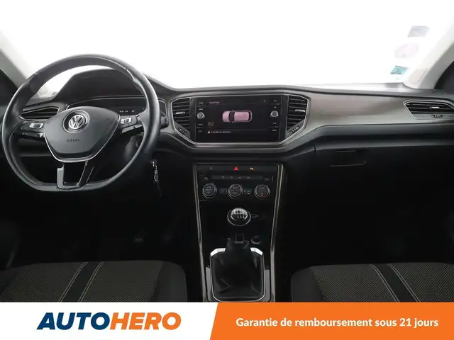 Volkswagen T-Roc view 12