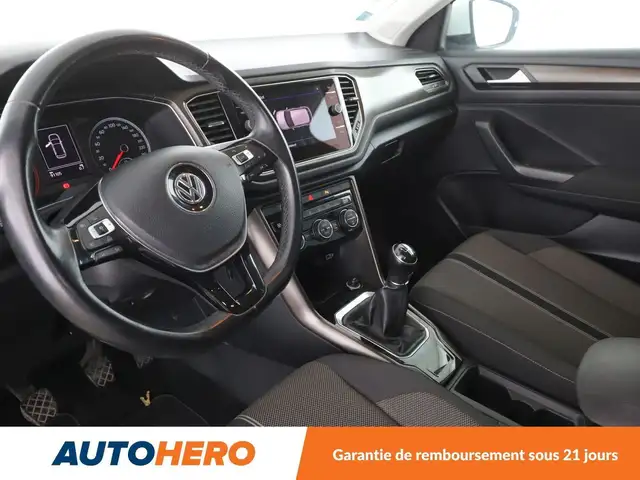 Volkswagen T-Roc view 11