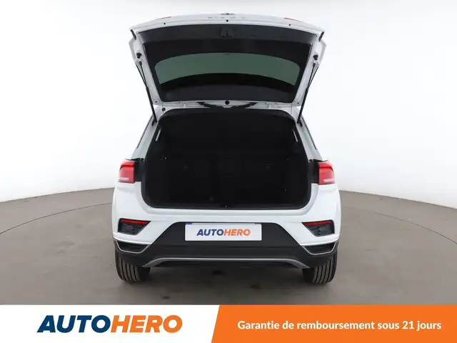 Volkswagen T-Roc view 16